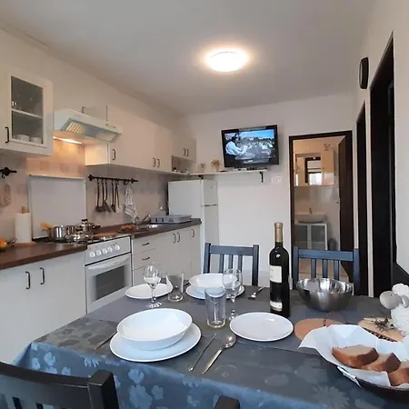 Nadia Sokolic 内里吉恩