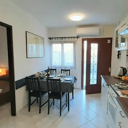 Nadia Sokolic Apartment *