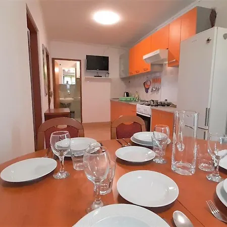 Nadia Sokolic 内里吉恩