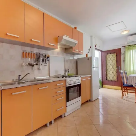 Nadia Sokolic * 内里吉恩